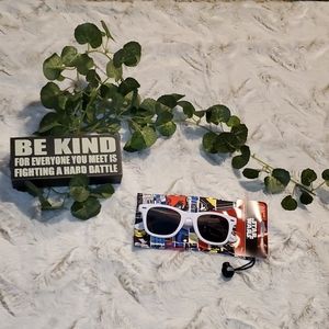 Star Wars sunglasses and R2-D2 bag
